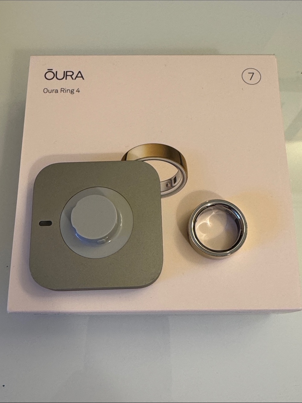ŌURA Ring 4 Gold with Charging Dock, Size 7